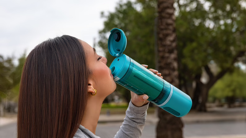 Cecotec Shake2GO, nueva batidora portátil formato “todo en uno”