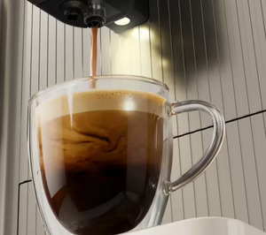 Del robot al café, ¿quién es?