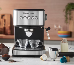 Russell Hobbs desembarca en cafeteras espresso y heladeras