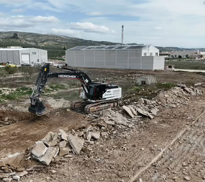 Una nueva fábrica de elementos industrializados en madera ultima su instalación en Granada