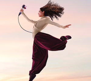 Dyson explora el formato compacto en cuidado del cabello