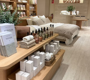 Voucler da el salto al canal físico con su primera apertura en España