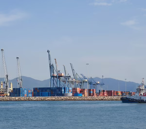 El tráfico portuario vuelve a empezar el ejercicio con descensos en sus volúmenes