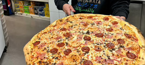 Una cadena de pizzerías fast food abre su séptimo local y planea su franquicia