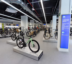 Decathlon gana presencia en Madrid abriendo una tienda con la mayor oferta en ciclismo