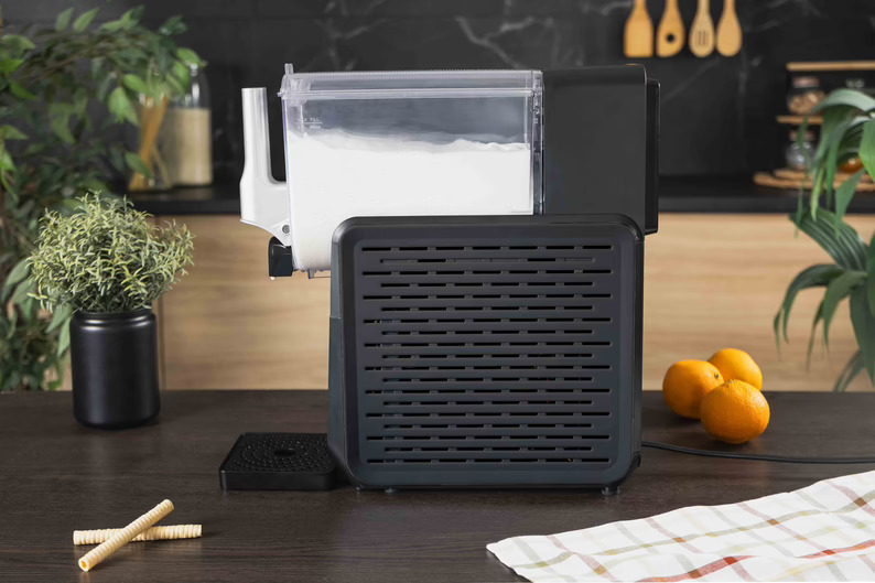 Ufesa lanza una heladera y una granizadora