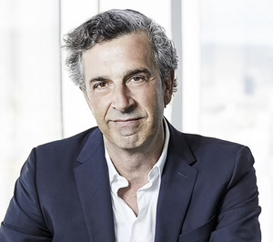 Puig reorganiza su consejo de administración como paso previo a la fusión con Estée Lauder