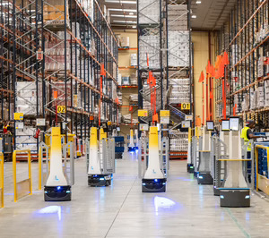 Makro implanta de la mano de DHL robots de Locus en el mayor almacén de su red logística