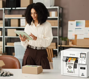 Epson amplía la gama ColorWorks con una nueva impresora de etiquetas