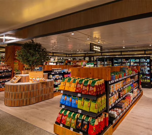El Corte Inglés rebaja los precios de 1.300 productos habituales de la cesta de la compra