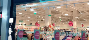 Normal roza el medio centenar de tiendas