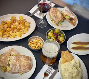 Ricard Camarena estrena un restaurante en un complejo de apartamentos