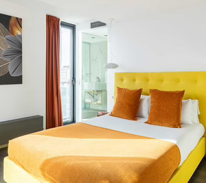 Un edificio de apartamentos turísticos de Barcelona cambia de dueño