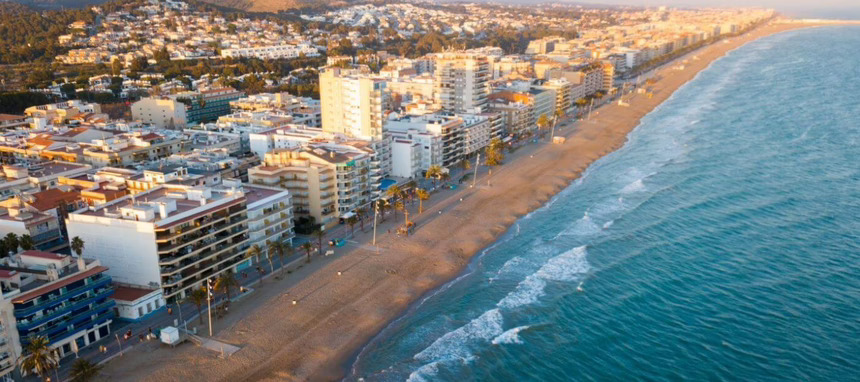 Aqua Hotel Group firma con el Ayuntamiento de Calafell una permuta para levantar un hotel