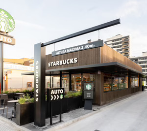Starbucks estrena dos locales bajo formato drive thru