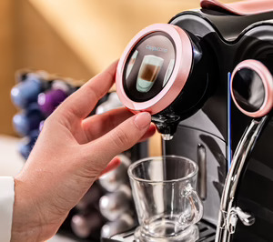 Nueva cafetera de cápsulas Cecotec con vaporizador y pantalla digital