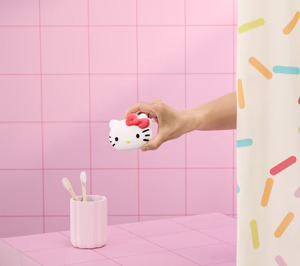 Lush vuelve a apostar por Hello Kitty en su nueva colección de baño
