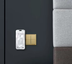 Jung presenta el nuevo cargador magnético de pared para smartphones