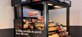 Enrique Tomás estrena un nuevo modelo de quiosco en la estación de Barcelona Sants