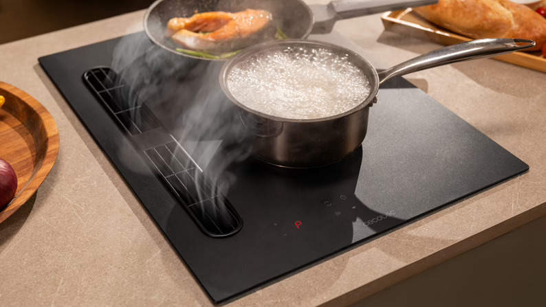 Cecotec presenta su placa compacta de dos fuegos con extractor integrado