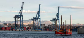 El tráfico de mercancías por los puertos de interés general cae casi un punto hasta junio