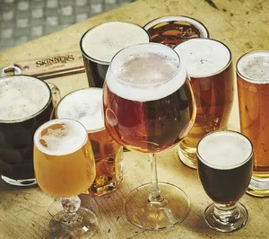 El consumo de cerveza en España se contrae y las grandes enseñas centran esfuerzos en la internacionalización y la diversificación
