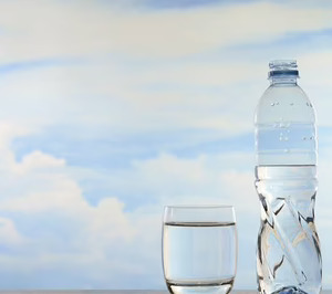 Las nuevas tendencias de consumo hidratan al sector de agua mineral, centrado en nuevas variedades y formatos