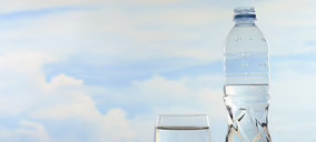 Las nuevas tendencias de consumo hidratan al sector de agua mineral, centrado en nuevas variedades y formatos