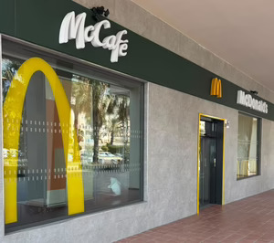 McDonalds se asoma a la playa en Málaga