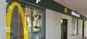 McDonalds se asoma a la playa en Málaga