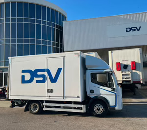 DSV incorpora un vehículo eléctrico para operaciones de última milla en Málaga