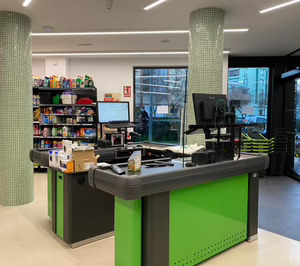 Carrefour roza el tercer puesto en Cáceres con la compra de una red local