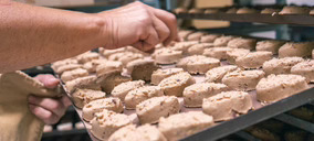 La subida de precios marca el inicio de la campaña de polvorones en Estepa