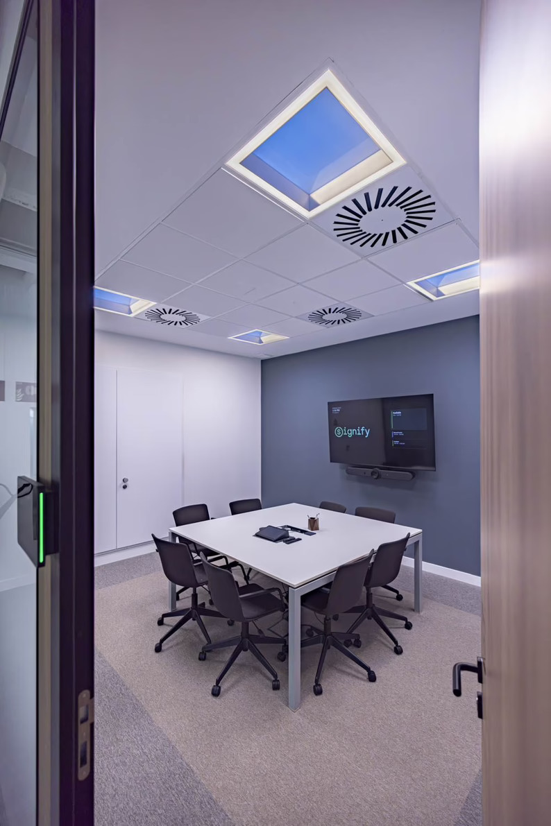 Signify estrena oficina y exhibe sus soluciones de iluminación