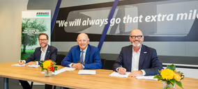 Arburg se refuerza en inyección para packaging con la compra de Stork Plastics Machinery