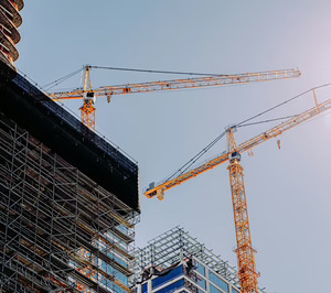 La producción de la construcción descendió un 9,8% interanual en julio