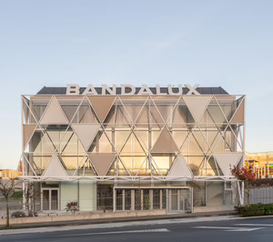 Bandalux inaugura su nueva sede en Santiago
