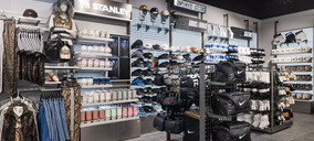 JD Sports supera los 500 M€ en España y absorbe a su filial en Canarias