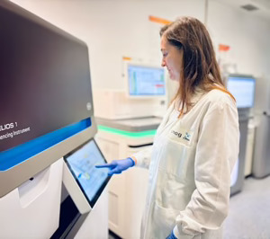 Roche Diagnostics instala en el Centro Nacional de Análisis Genómico su primer equipo de secuenciación masiva