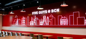 Five Guys estrena su primer restaurante en un aeropuerto