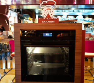 AEG tiene nueva acción comercial con su horno con función PizzaExpert