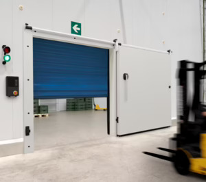 Hörmann amplía su oferta de puertas aislantes para cámaras frigoríficas, de congelación y salas de servicio