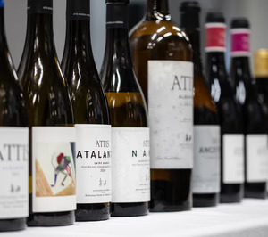 La bodega gallega Attis triplica sus instalaciones e incorpora nuevos materiales para la crianza de sus vinos