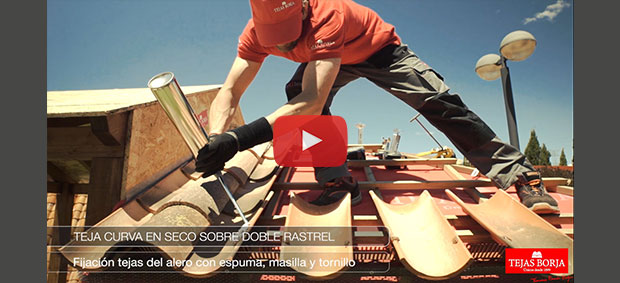 Tejas Borja presenta un nuevo vídeo de instalación de cubiertas en seco.