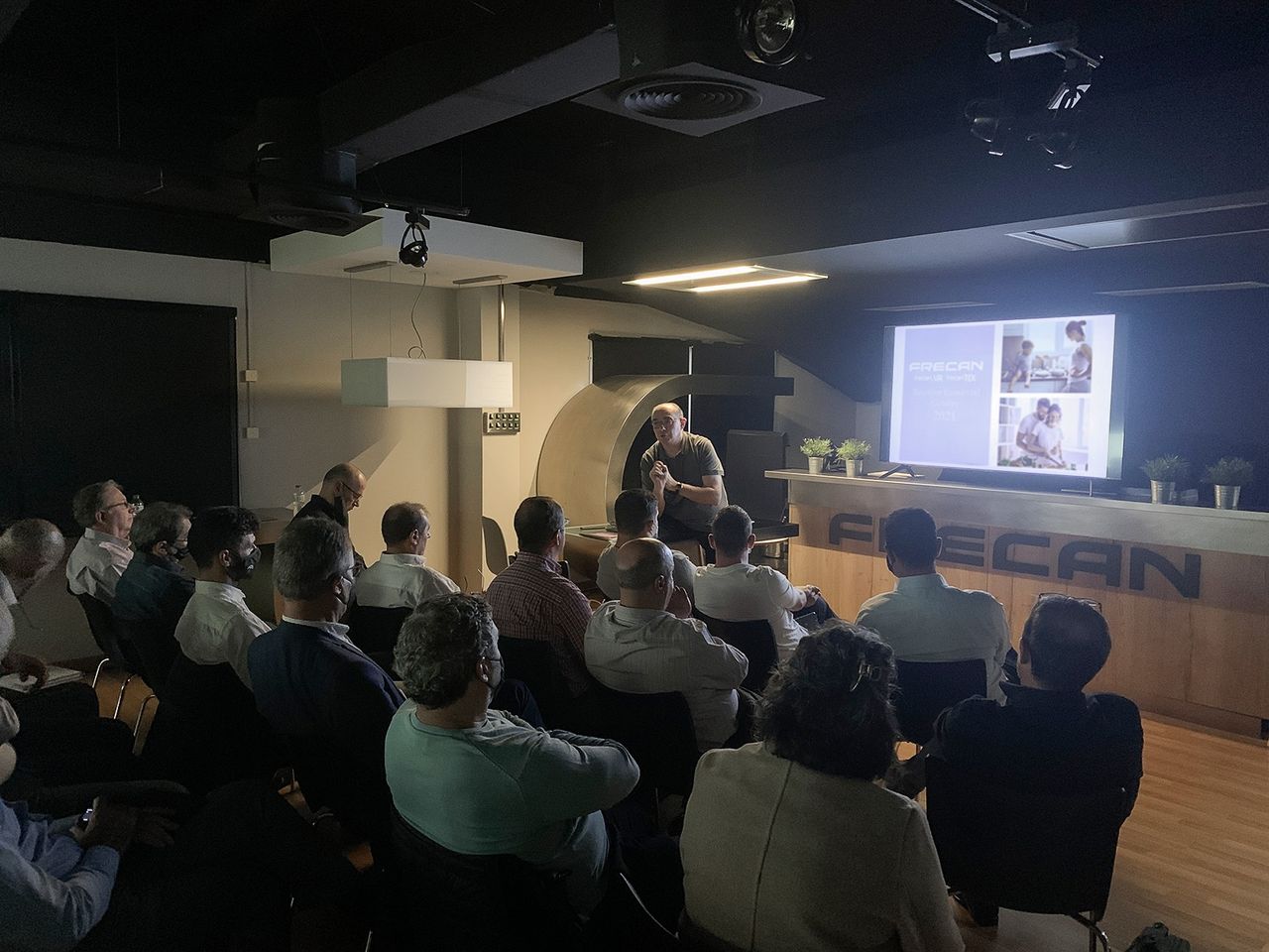 Frecan celebró su reunión de comerciales