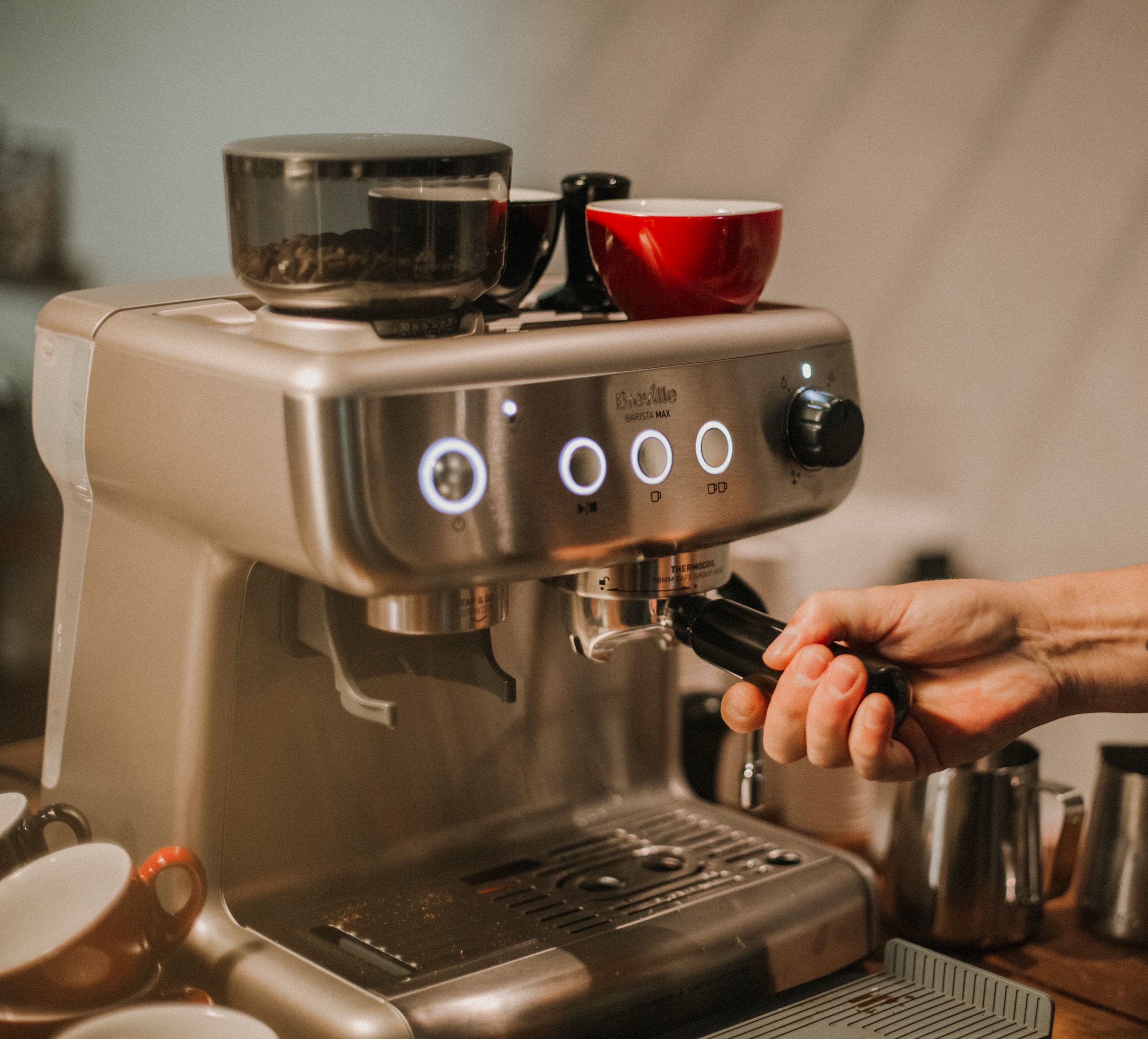 Breville Barista propone una experiencia de café profesional en casa
