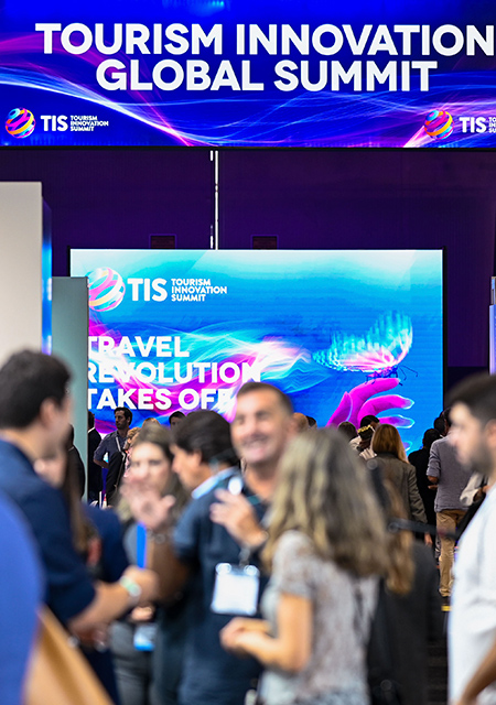 Juanma Moreno clausura TIS2025 y destaca el éxito de susexta edición