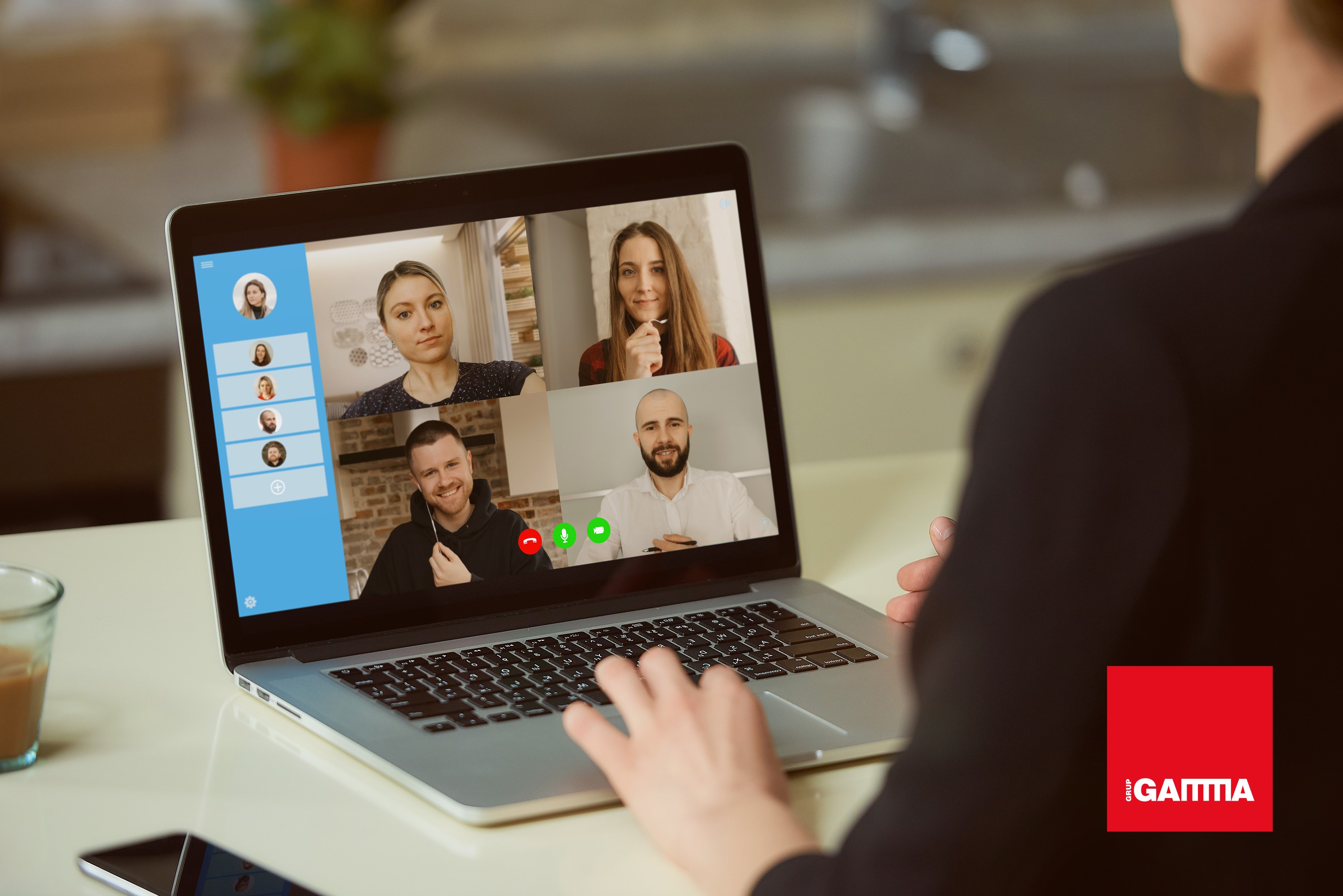 ASOCIADOS DE GRUP GAMMA PARTICIPAN EN UN WEBINAR SOBRE COLOCACIÓN DE PLATOS DE DUCHA