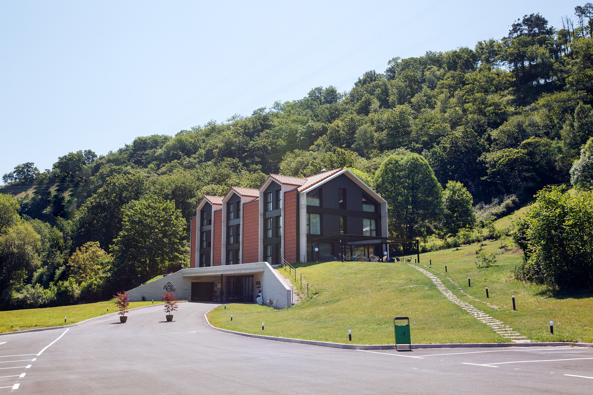 Hotel Ecos del Sella, el reto de la cobertura móvil en el interior de una estructura arquitectónica especial